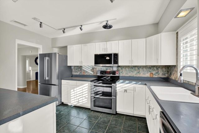 423 48TH STREET N, St Petersburg, FL 33713