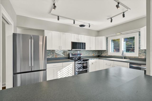 423 48TH STREET N, St Petersburg, FL 33713