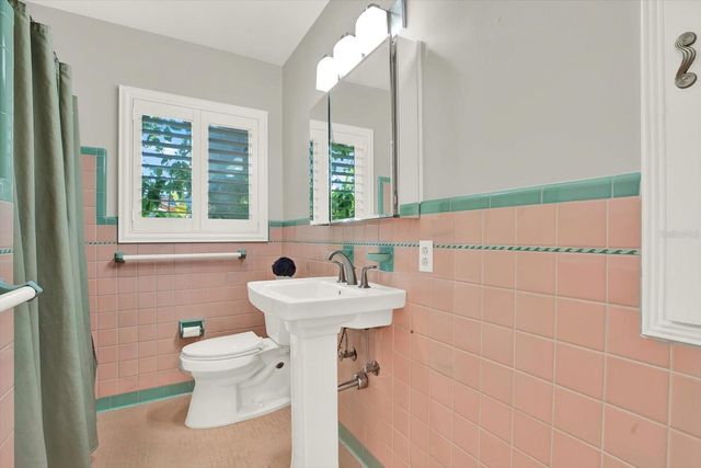 423 48TH STREET N, St Petersburg, FL 33713