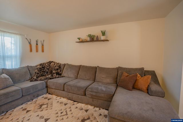 3382 NE Clearwater Dr, Albany, OR 97321