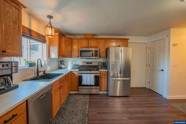 3382 NE Clearwater Dr, Albany, OR 97321