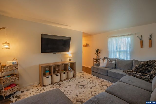 3382 NE Clearwater Dr, Albany, OR 97321