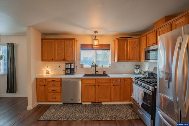 3382 NE Clearwater Dr, Albany, OR 97321