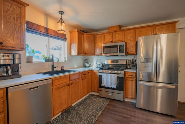 3382 NE Clearwater Dr, Albany, OR 97321