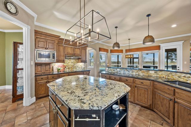 110 Eagle Point Drive, Waxahachie, TX 75165