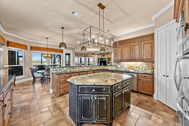 110 Eagle Point Drive, Waxahachie, TX 75165