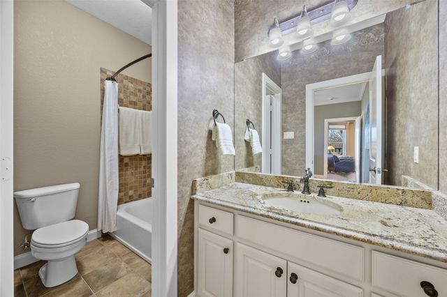 110 Eagle Point Drive, Waxahachie, TX 75165