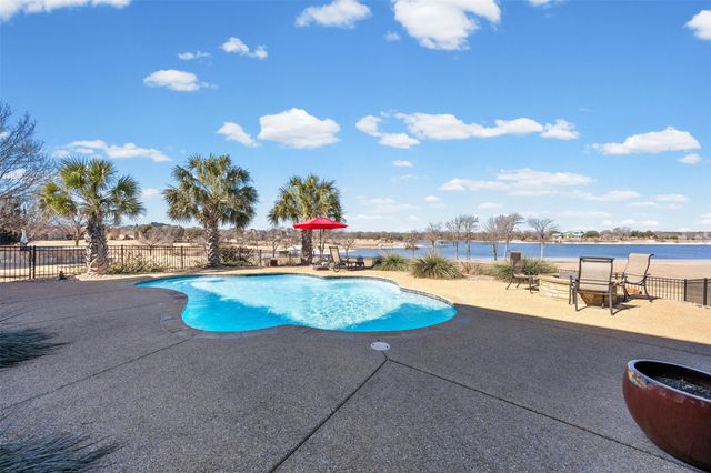 110 Eagle Point Drive, Waxahachie, TX 75165