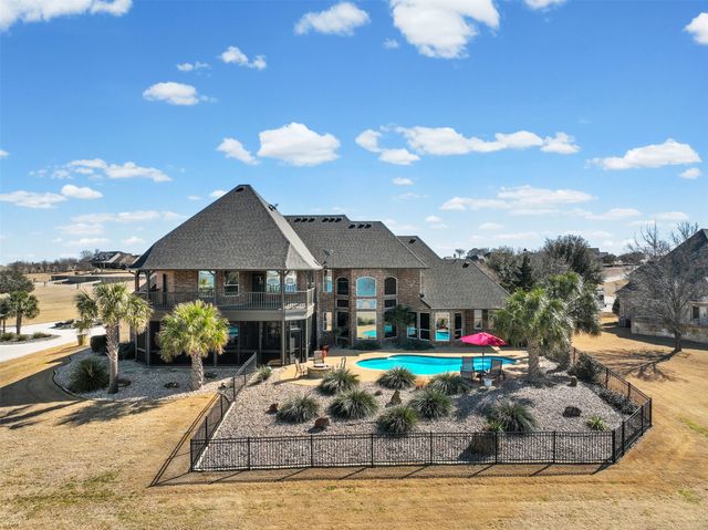 110 Eagle Point Drive, Waxahachie, TX 75165