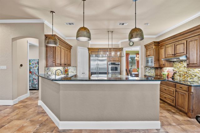 110 Eagle Point Drive, Waxahachie, TX 75165