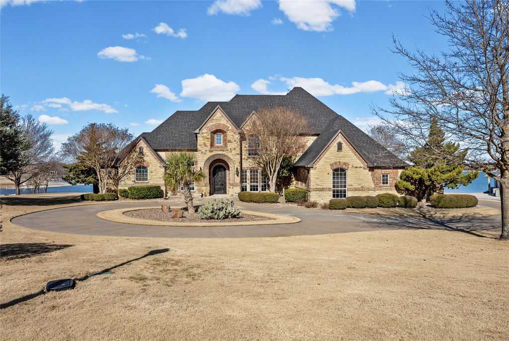 110 Eagle Point Drive, Waxahachie, TX 75165