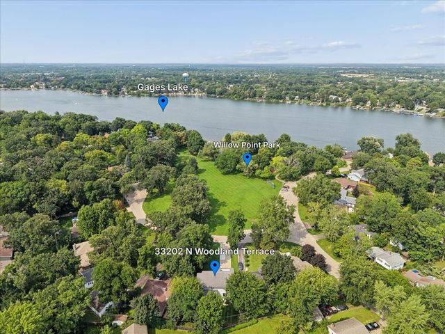 33202 N Woodland Terrace, Grayslake, IL 60030