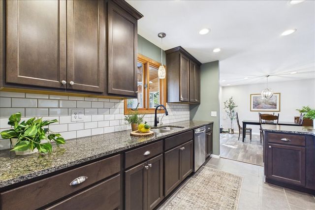 33202 N Woodland Terrace, Grayslake, IL 60030