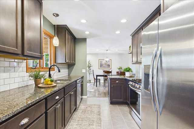 33202 N Woodland Terrace, Grayslake, IL 60030
