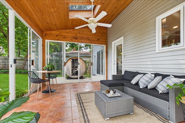 33202 N Woodland Terrace, Grayslake, IL 60030