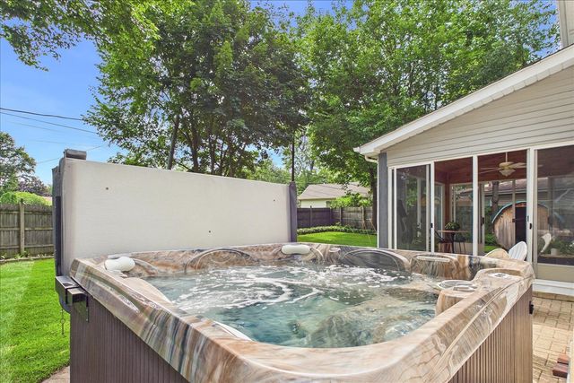 33202 N Woodland Terrace, Grayslake, IL 60030