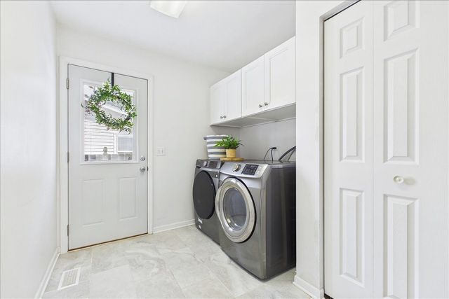 33202 N Woodland Terrace, Grayslake, IL 60030