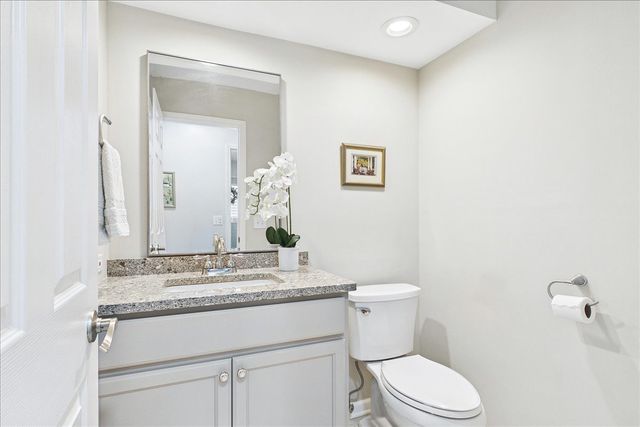 33202 N Woodland Terrace, Grayslake, IL 60030