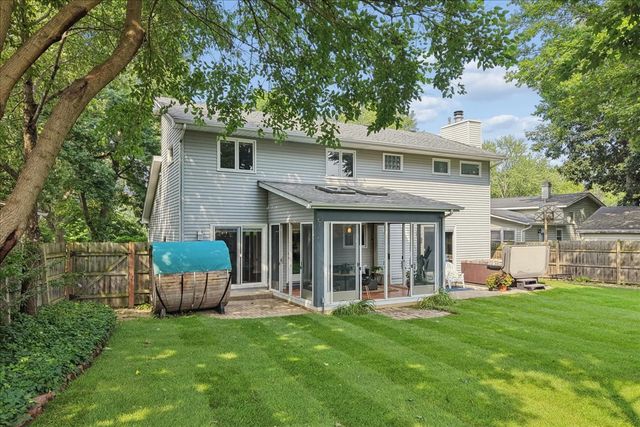 33202 N Woodland Terrace, Grayslake, IL 60030