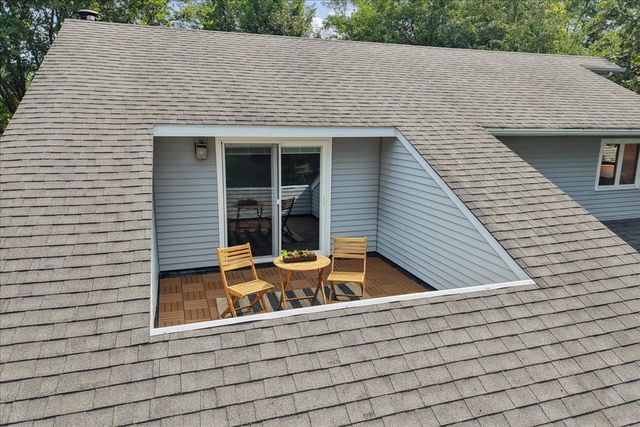 33202 N Woodland Terrace, Grayslake, IL 60030