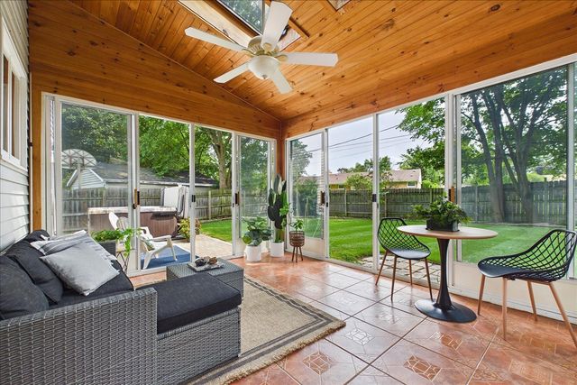 33202 N Woodland Terrace, Grayslake, IL 60030