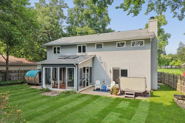 33202 N Woodland Terrace, Grayslake, IL 60030