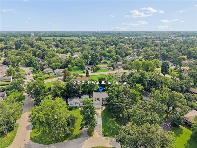 33202 N Woodland Terrace, Grayslake, IL 60030