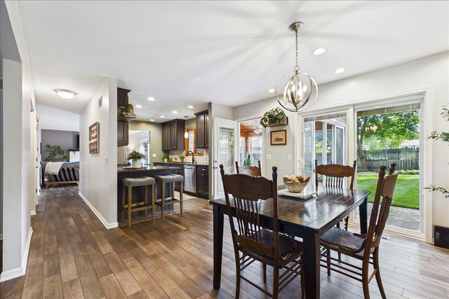 33202 N Woodland Terrace, Grayslake, IL 60030