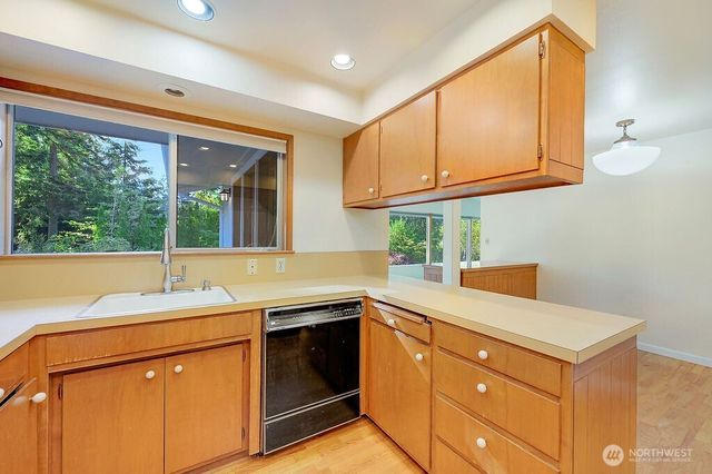 2401 NW Finn Hill Road, Poulsbo, WA 98370