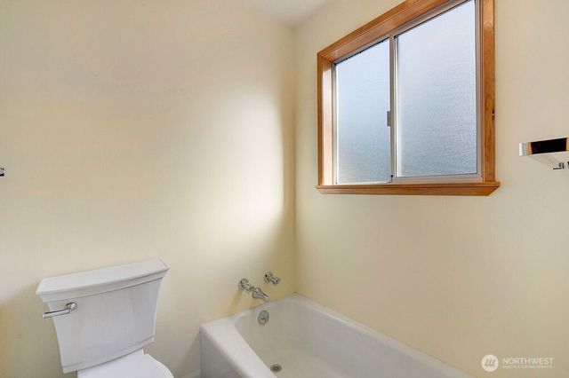 2401 NW Finn Hill Road, Poulsbo, WA 98370