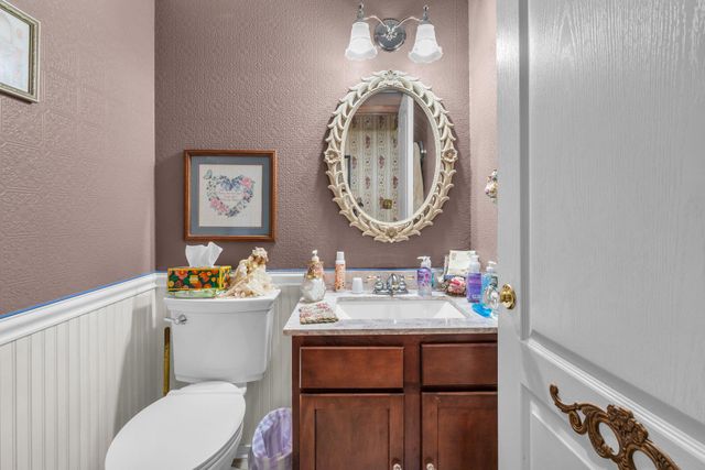 8 HILLCREST LN, Tuckerton, NJ 08087