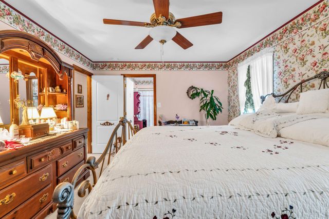 8 HILLCREST LN, Tuckerton, NJ 08087