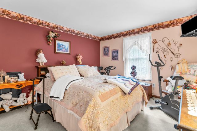 8 HILLCREST LN, Tuckerton, NJ 08087