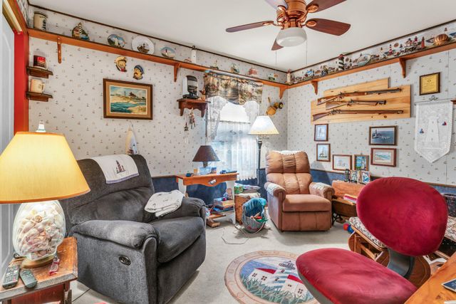 8 HILLCREST LN, Tuckerton, NJ 08087