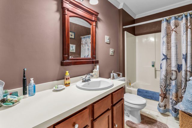 8 HILLCREST LN, Tuckerton, NJ 08087