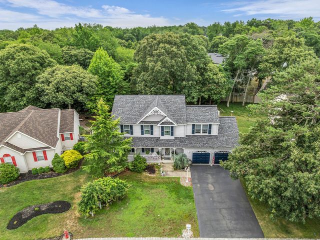 8 HILLCREST LN, Tuckerton, NJ 08087