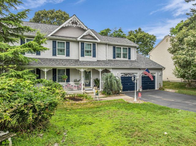 8 HILLCREST LN, Tuckerton, NJ 08087
