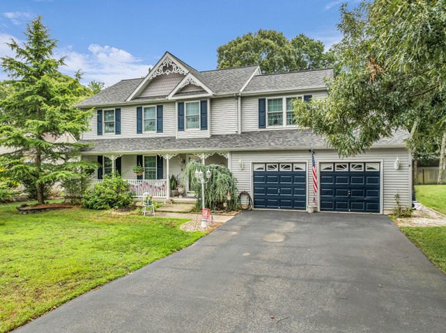 8 HILLCREST LN, Tuckerton, NJ 08087