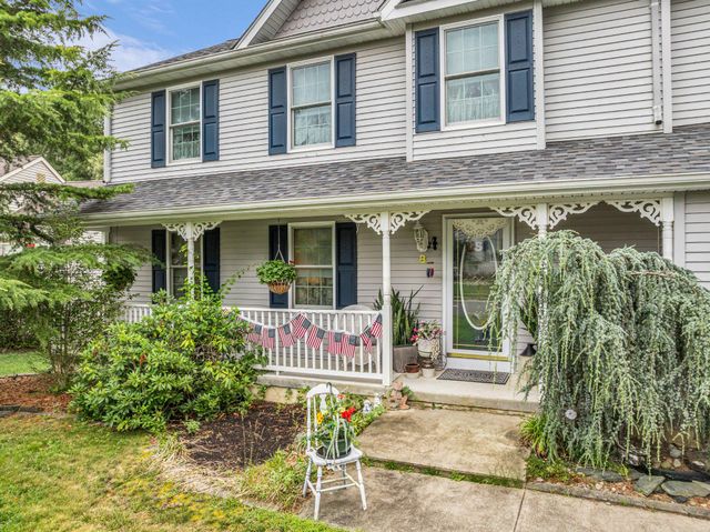 8 HILLCREST LN, Tuckerton, NJ 08087