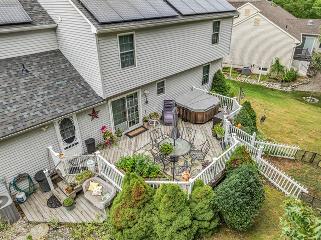 8 HILLCREST LN, Tuckerton, NJ 08087