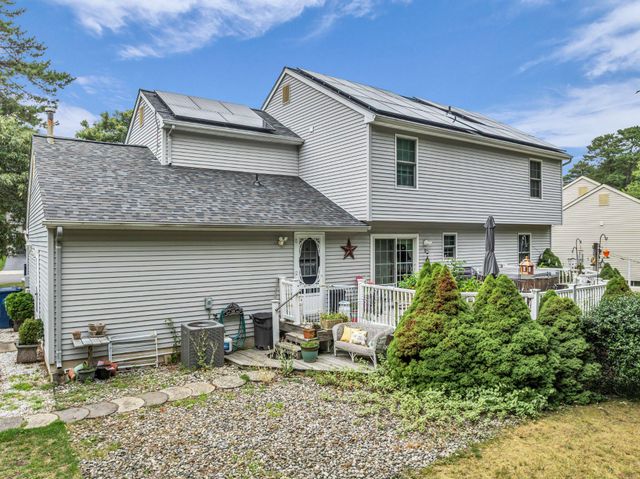 8 HILLCREST LN, Tuckerton, NJ 08087