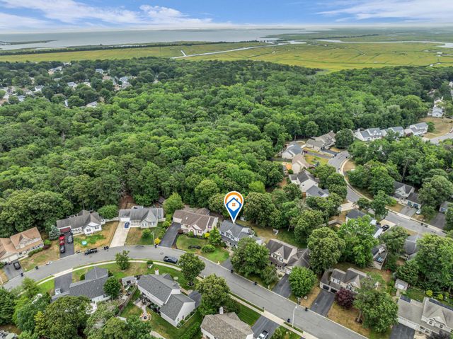 8 HILLCREST LN, Tuckerton, NJ 08087