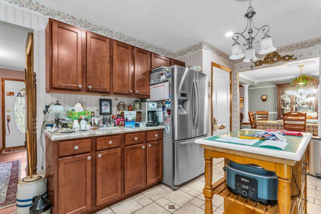 8 HILLCREST LN, Tuckerton, NJ 08087
