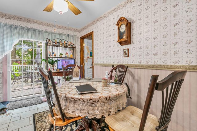8 HILLCREST LN, Tuckerton, NJ 08087