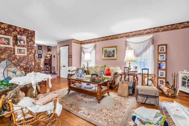 8 HILLCREST LN, Tuckerton, NJ 08087