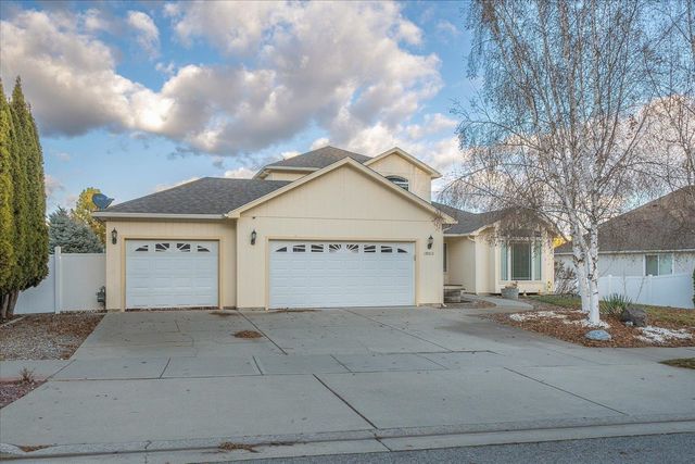 18013 E 11th Ct, Greenacres, WA 99016