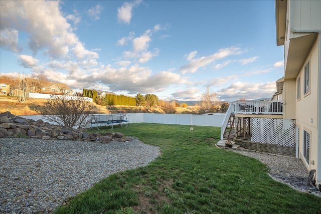 18013 E 11th Ct, Greenacres, WA 99016