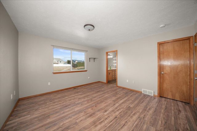 18013 E 11th Ct, Greenacres, WA 99016