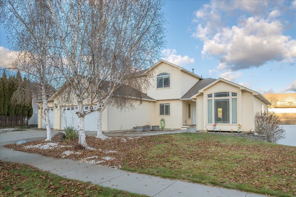 18013 E 11th Ct, Greenacres, WA 99016