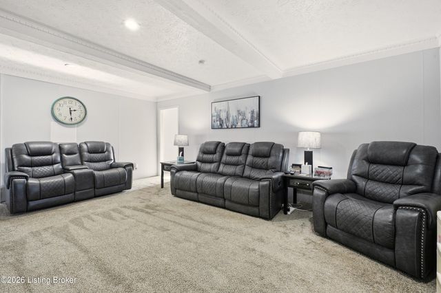 10501 Lawrencekirk Ct, Douglass Hills, KY 40243